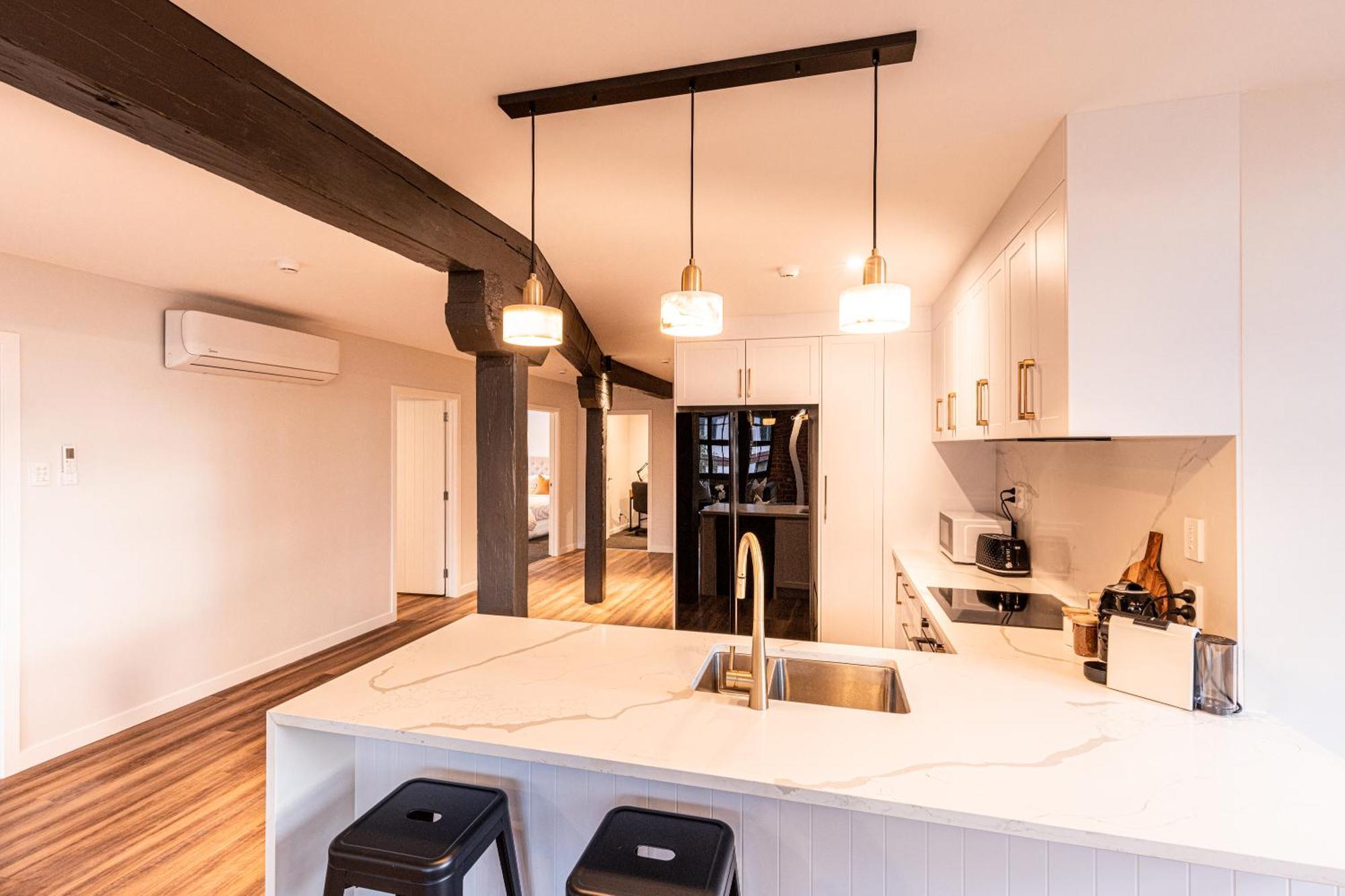וונגאנואי Johnston Apartments - Award-Winning Building, Your Unforgettable Stay מראה חיצוני תמונה