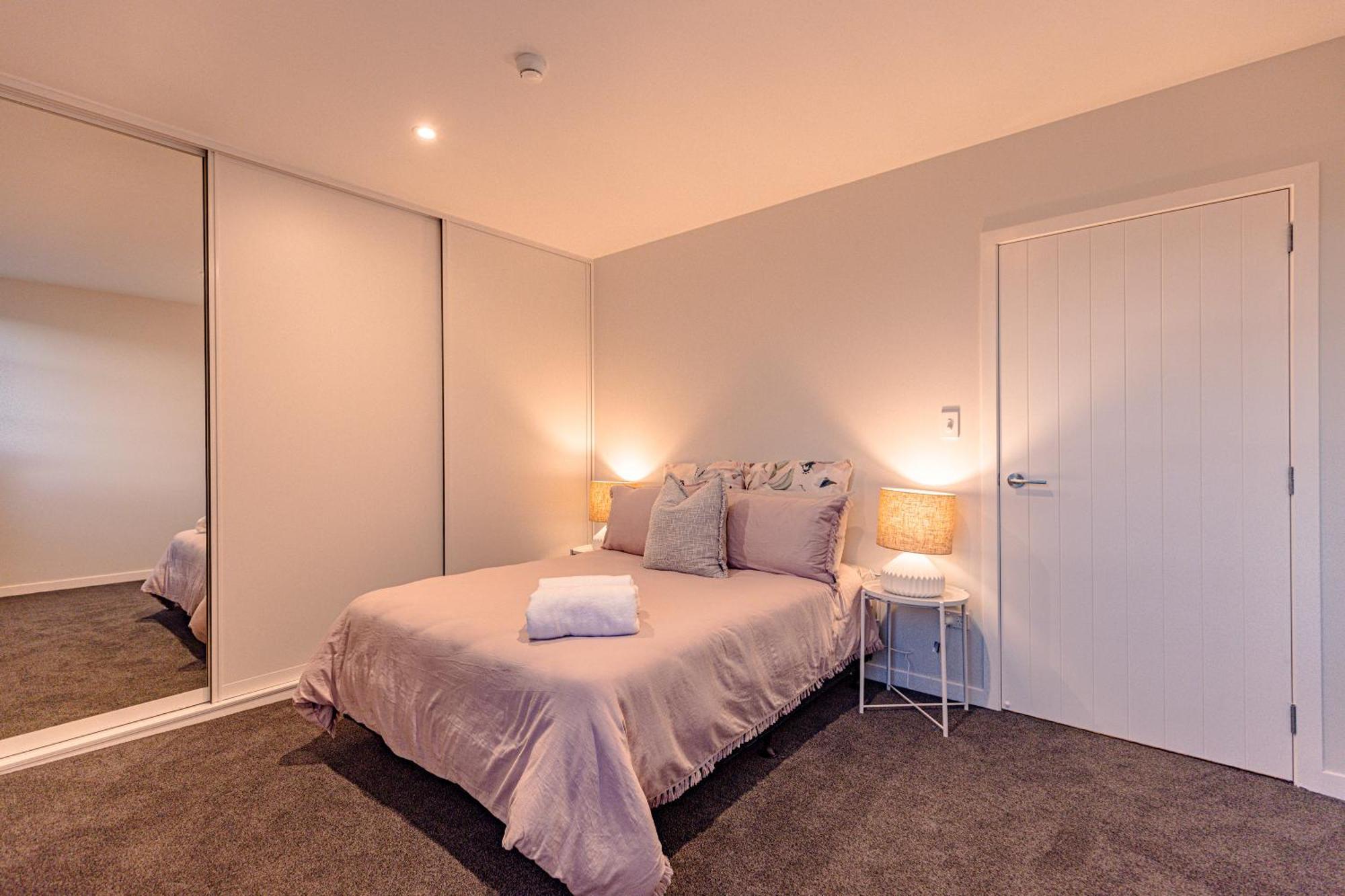 וונגאנואי Johnston Apartments - Award-Winning Building, Your Unforgettable Stay מראה חיצוני תמונה
