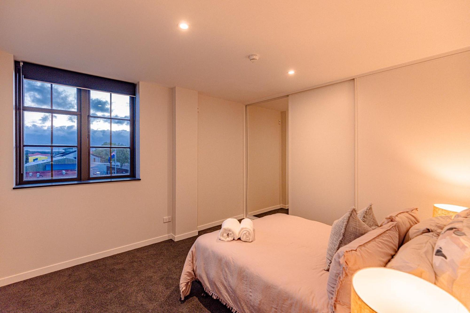 וונגאנואי Johnston Apartments - Award-Winning Building, Your Unforgettable Stay מראה חיצוני תמונה